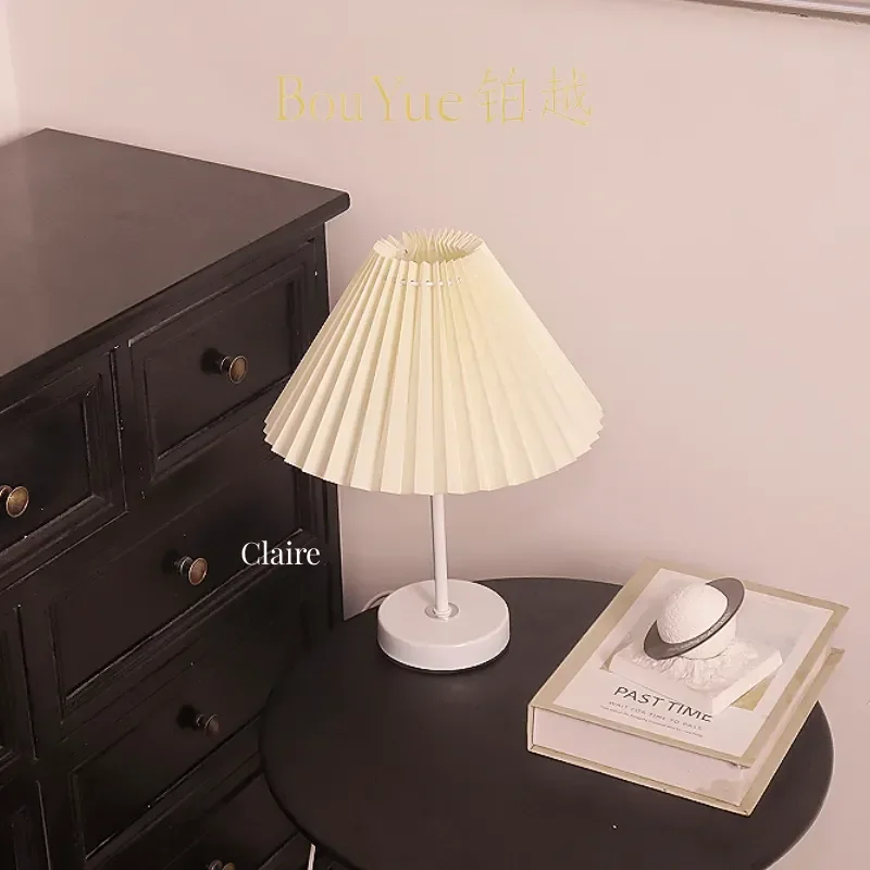 Nordic Retro French Bedside Lamp Dimmable Romantic Atmosphere Night Light Premium Decorative Table Lamp for Bedroom Living