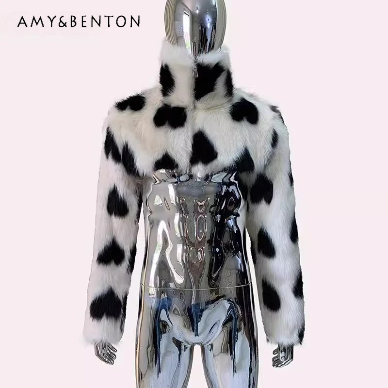 

Оригинальный дизайн, готическое черно-белое меховое пальто с принтом сердца, женское пальто с длинным рукавом, новое короткое пальто с воротником-стойкой на молнии из искусственной норки, женское