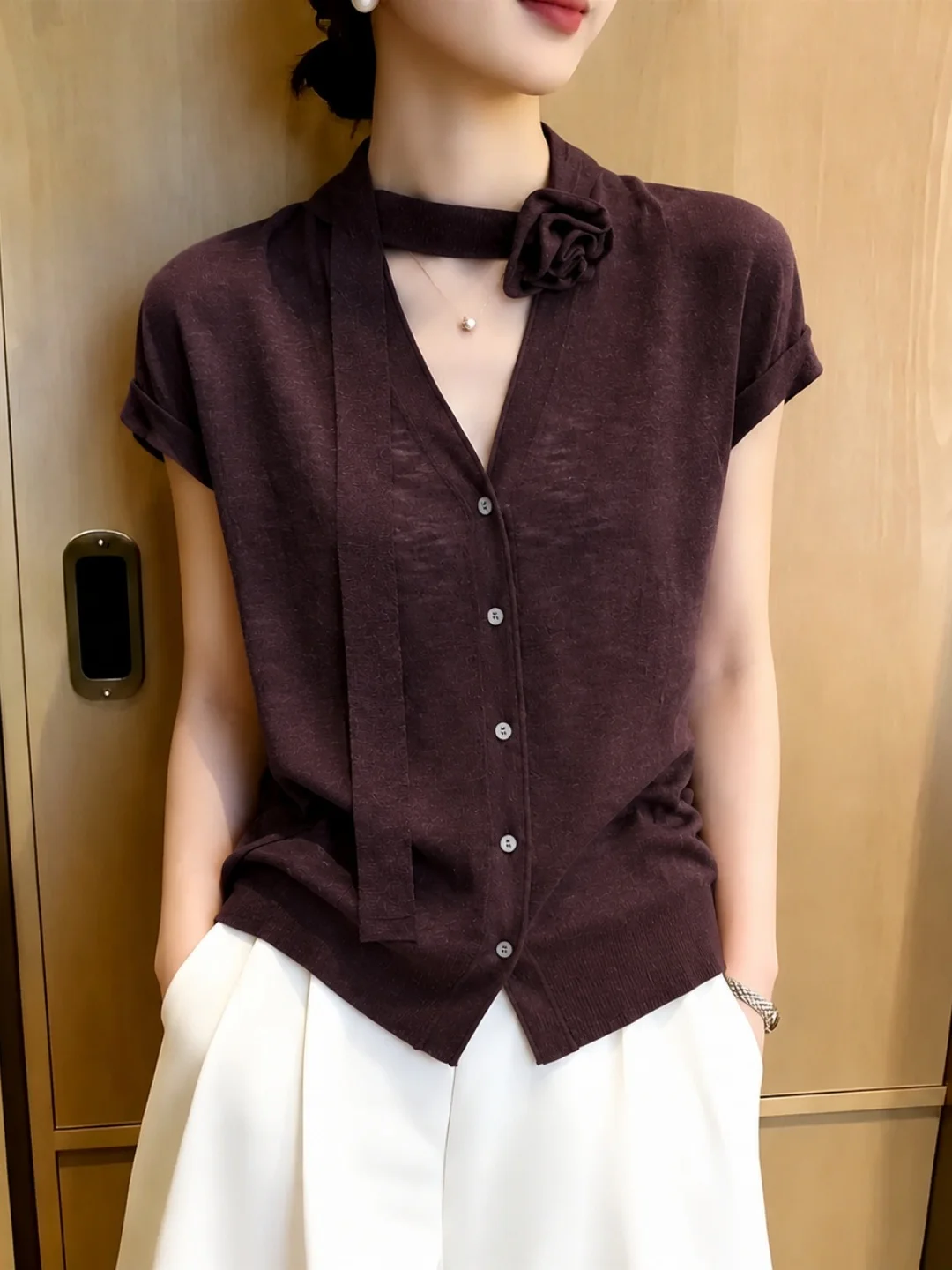 

Elegant V-Neck Design Silk Knitted Vest Sleeveless Summer Simple Match Women's Fashion Commute Style Straight Tube Knitted Top