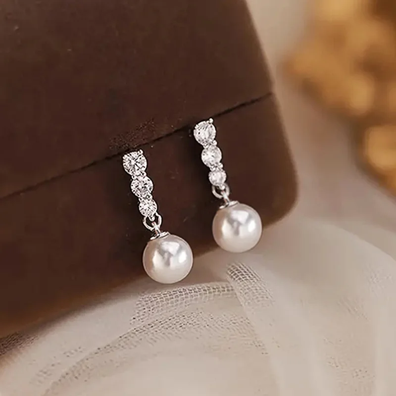 

2025 New European and American Pearl Earrings Women's Geometric Round Zircon Elegant Fashion Ladies' Style Jewelry Accessories