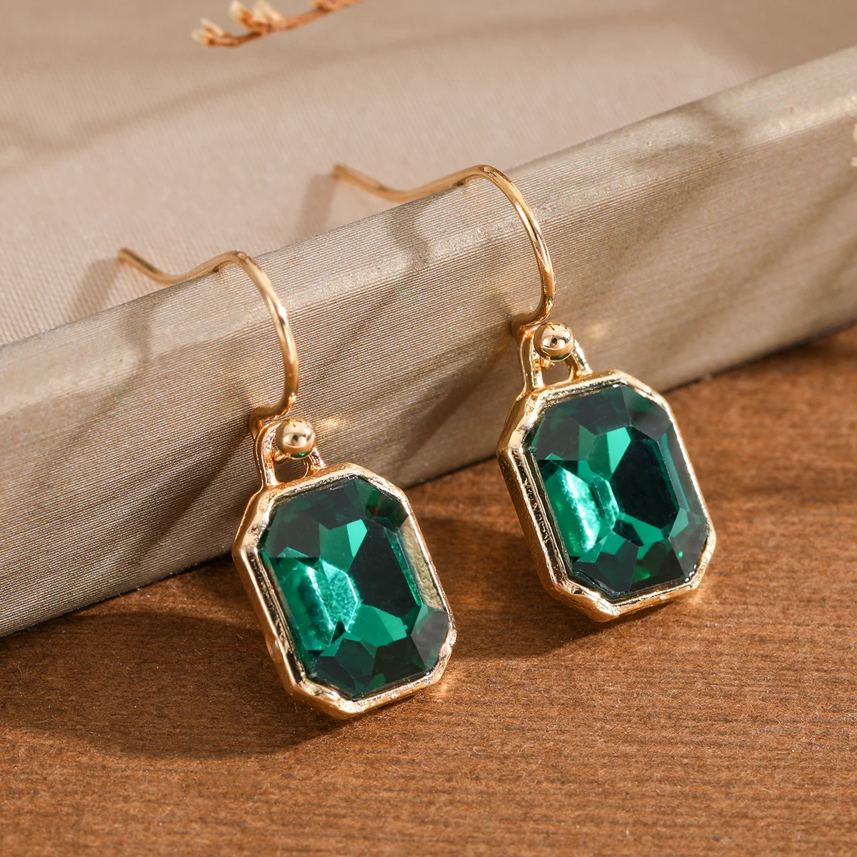Elegant eight-pointed star-shaped oval-set rectangular artificial gemstone ladies' pendant earrings for formal events and partie