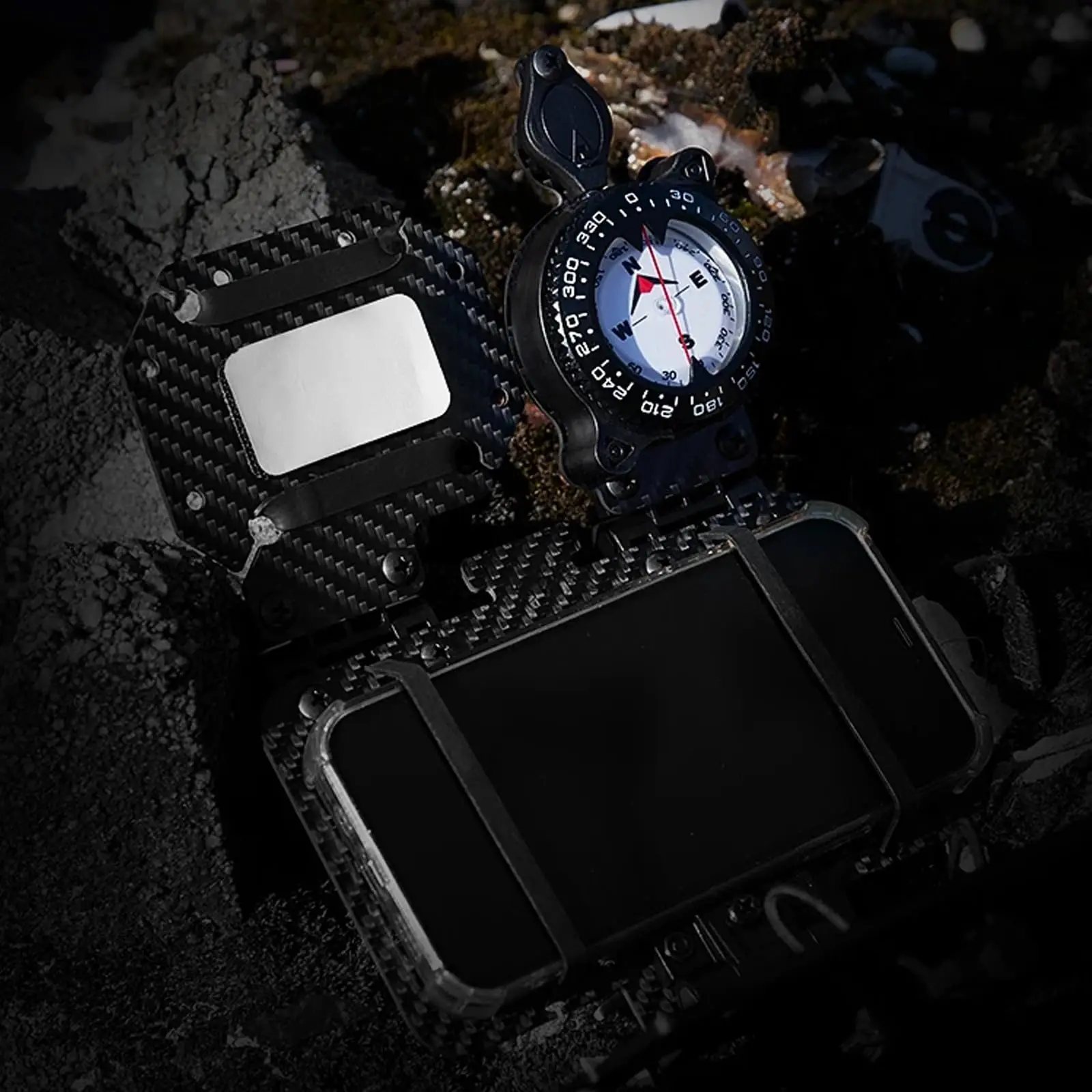 

Multifunctional Carbon Fiber Tactical Navigation Board, Chest-Mounted Modular Phone Holder with Waterproof Luminous Compass