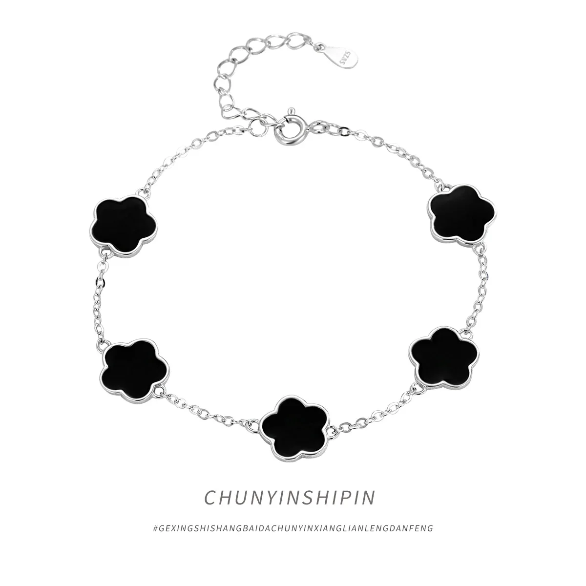 

Trendy S925 sterling silver five-leaf clover bracelet, black floral hand ornament for women to elevate their style