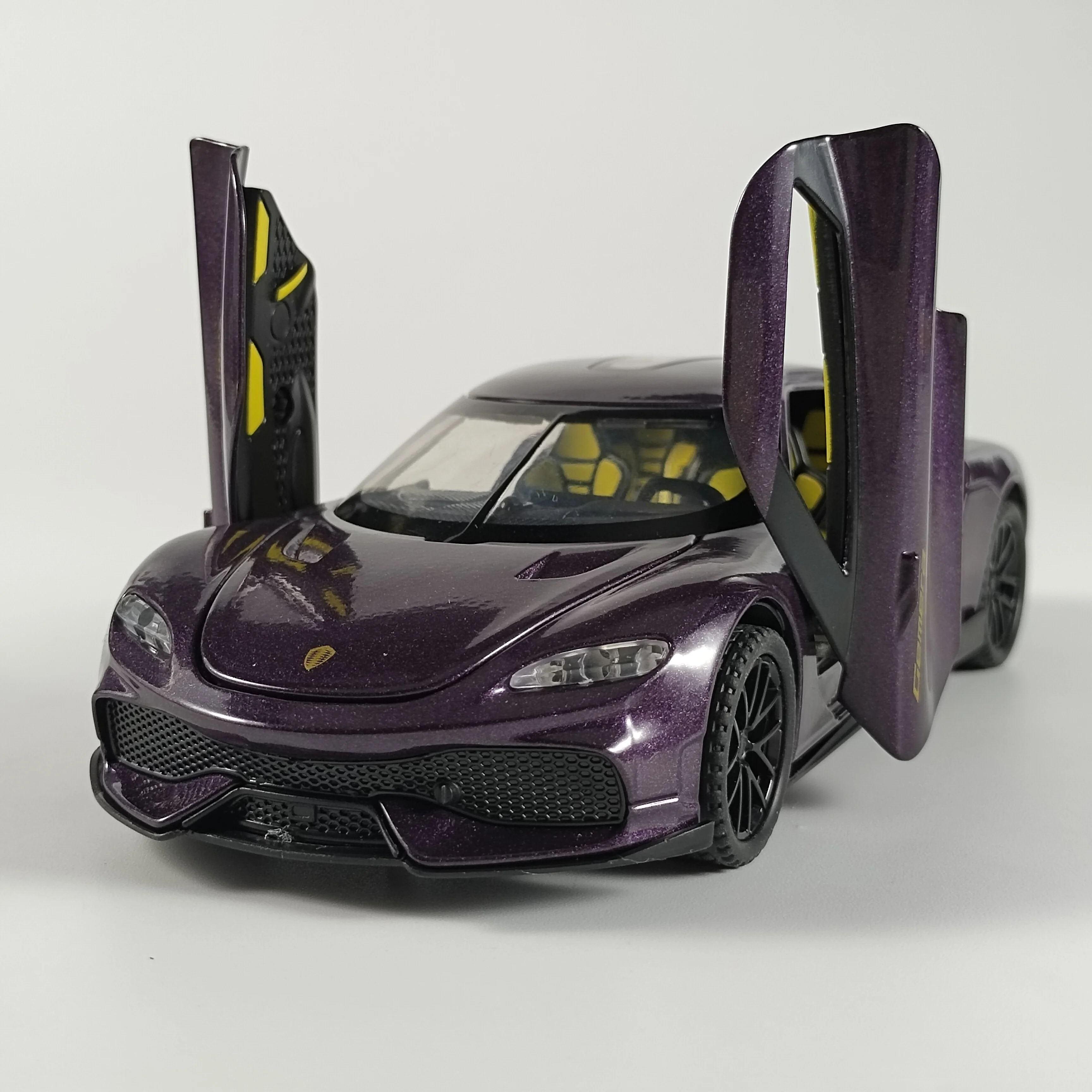 1:32 Gemera GT Alloy Diecast Car Sound Light Toy
