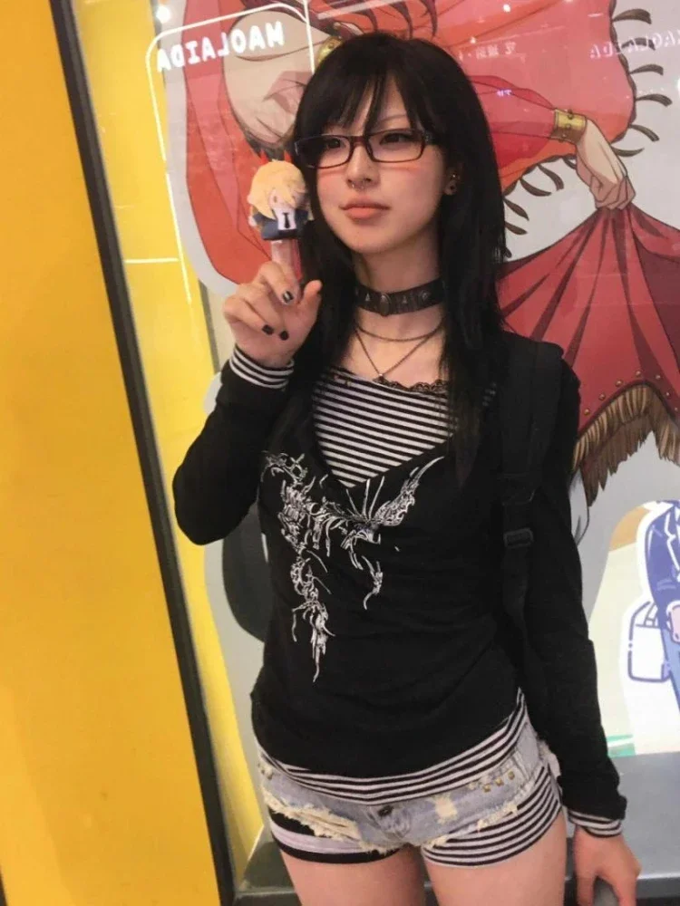 女性と女の子のための偽のツートップ,y2kサブカルチャー,パンク,スイングネック,ストレッチ,長袖Tシャツ,ニッチデザイン,ミレニアルスパイス,デザインセンス,婦人服