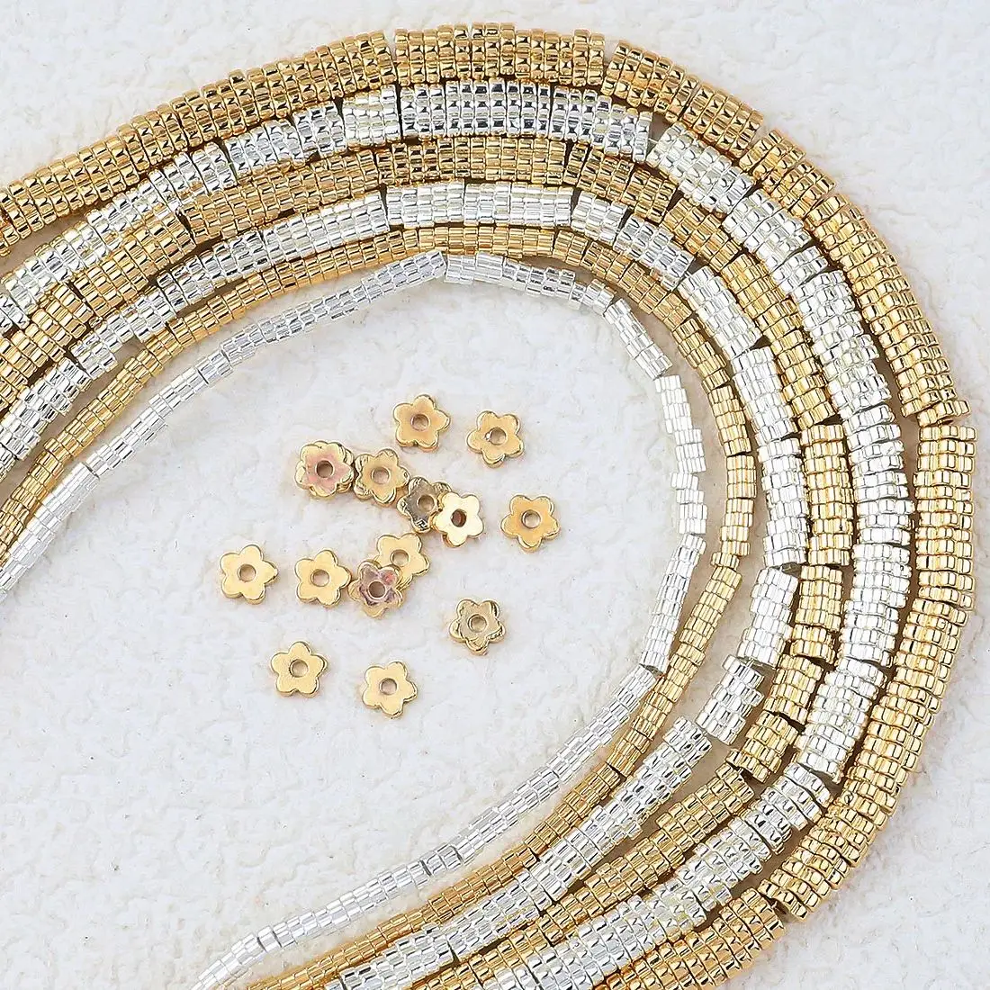 Goldfarben plattierte silberne Blumen-Münz-Abstandshalter, lose Perlen, runde Anhänger, Schmuckherstellungsmaterialien für Armbänder, Halsketten, DIY, 2, 3, 4 mm