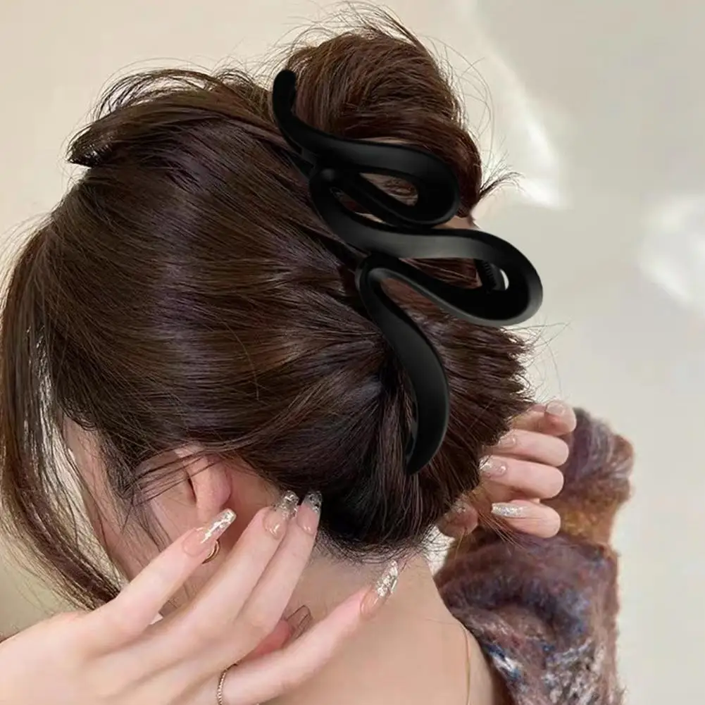 

Snake-shaped Hair Claw Frosted Textures Hair Claw with Strong Grip Snake-shaped Hair Clip for Back Head Shower Clamp Styling