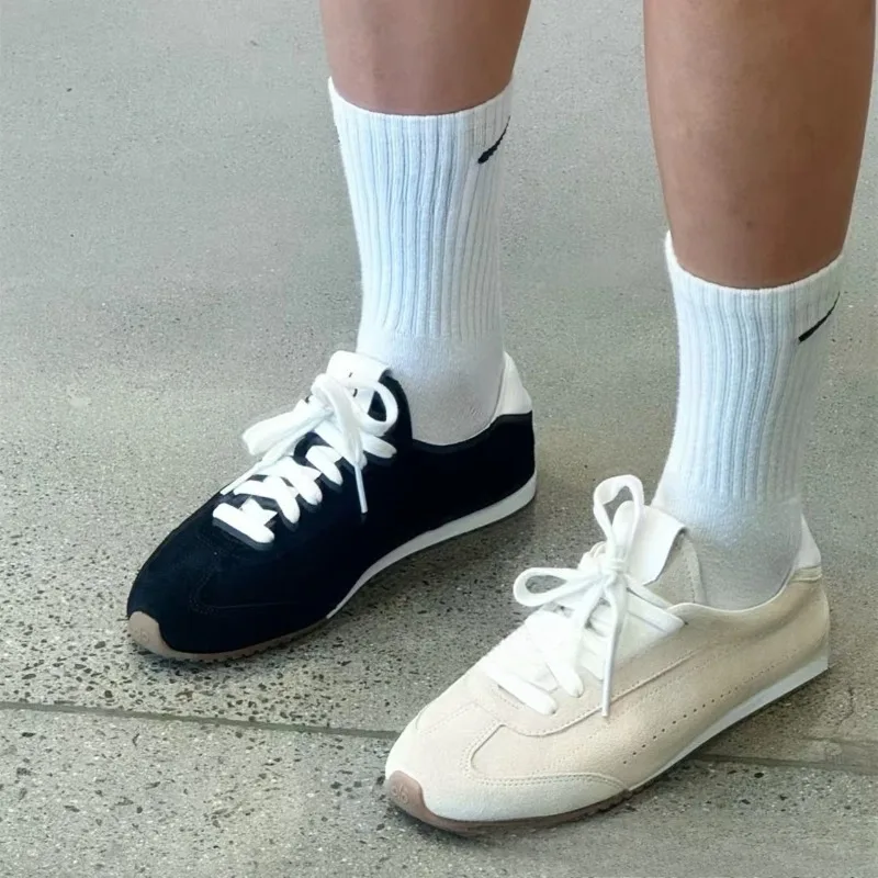 

Высококачественные весенне-осенние повседневные кроссовки на плоской подошве, многофункциональные дышащие белые туфли унисекс на шнуровке.