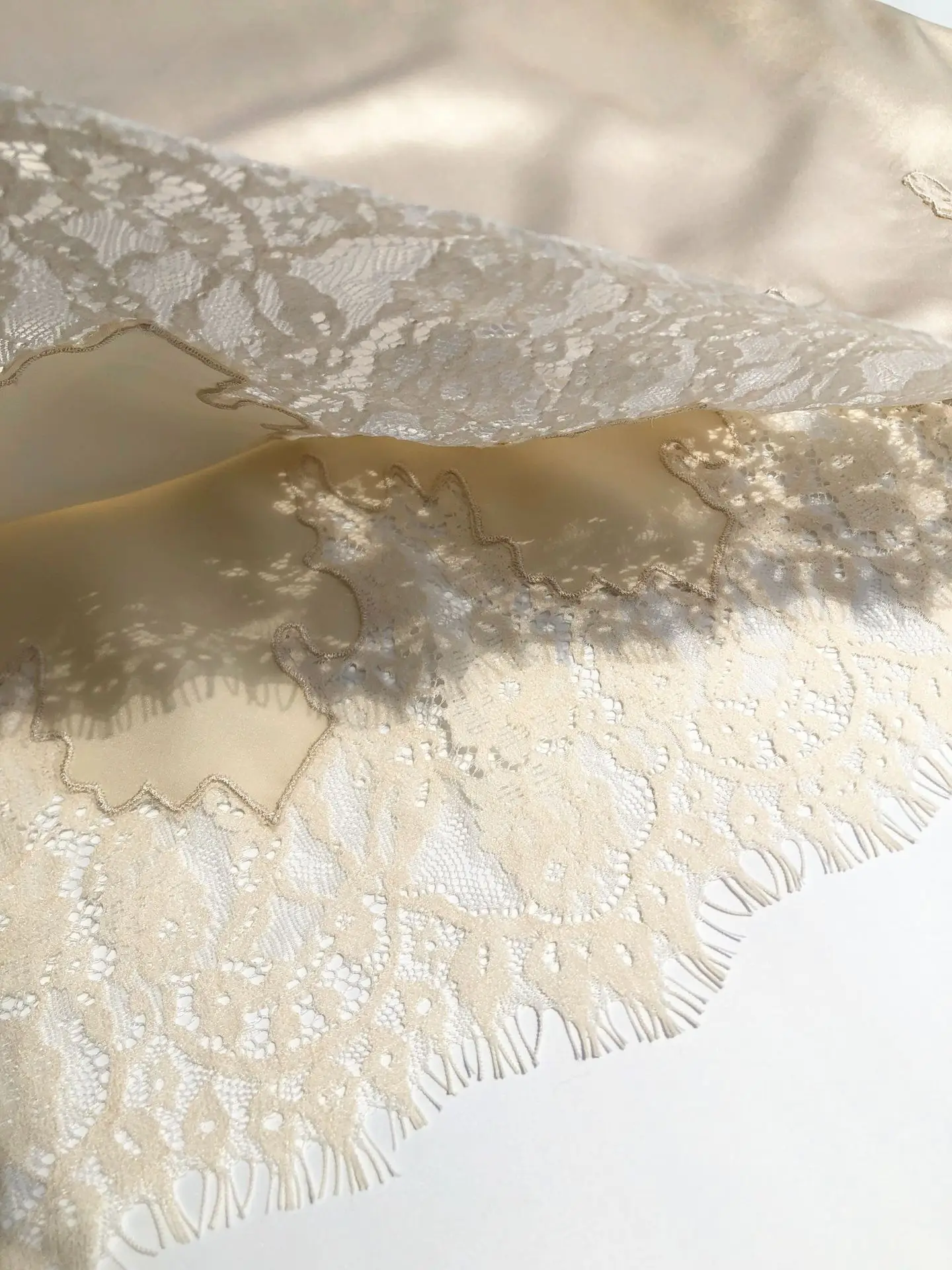 Ensemble Patchwork en dentelle de soie pour femmes, Camisole sans manches à col en v + short taille haute + jupe longue droite, costumes Sexy pour dames, 100%