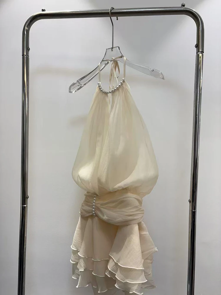 ファッションパールホルター背中の開いたドレス春の女性のノースリーブスリムプリーツドレス夏のハイウエストソリッドネックマウントミニドレス