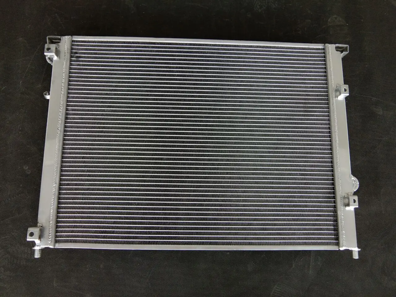 For 2005 2006 2007 2008 Dodge Charger/Magnum/Chrysler 300 V6 V8 2.7L 3.5L 5.7L Aluminum Radiator