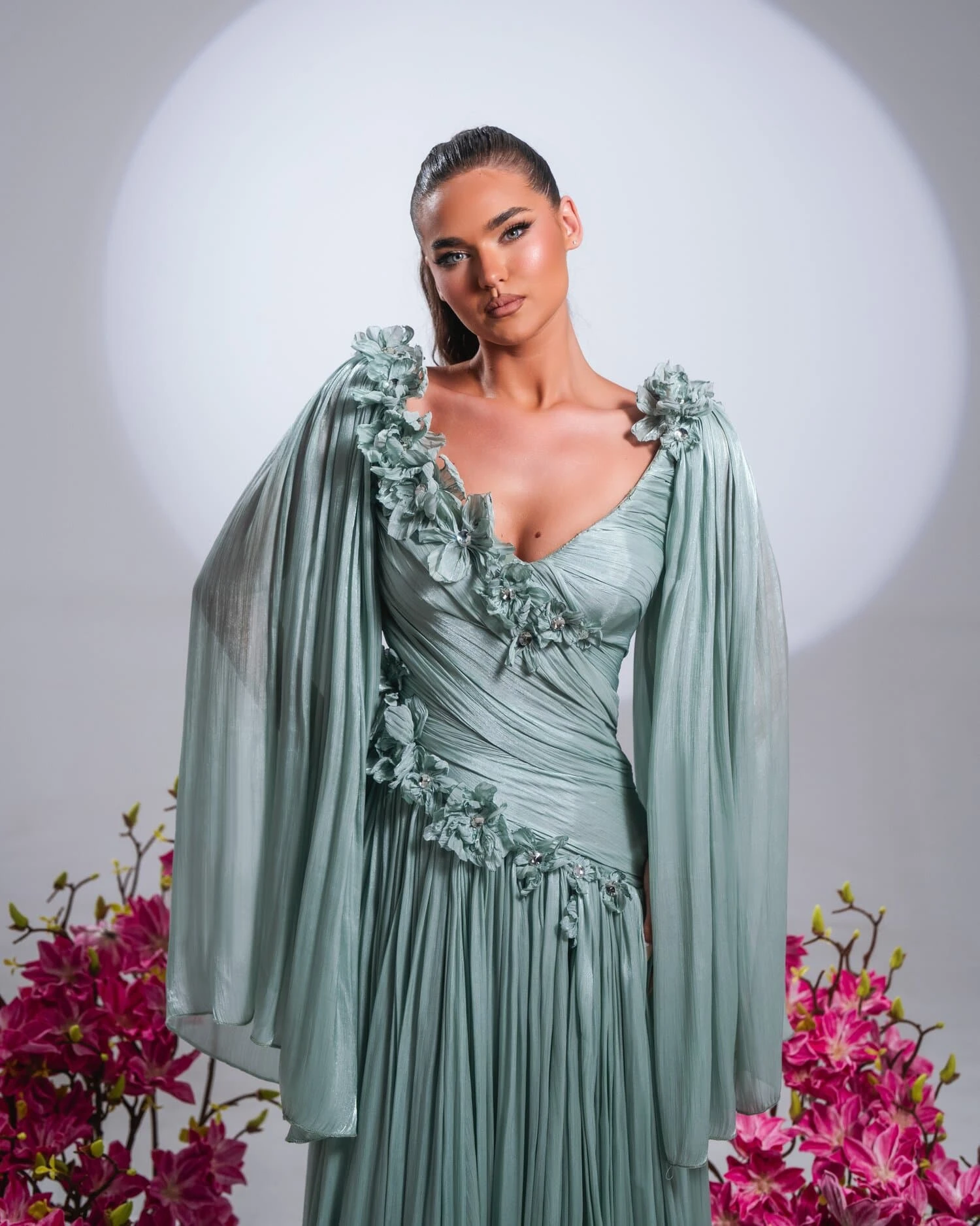 Fantasy Elegant A-Line Deep V-Neck Shawl Cape Evening Dresses Chest with Flowers Rhinestones Floor Length Formal Prom Gowns