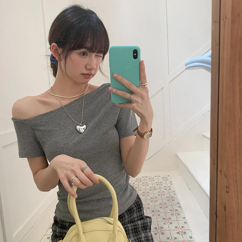 

Real Price Asymmetric Shoulder Short Sleeve T-Shirt for Women Summer New Design Sense Off-Shoulder Top