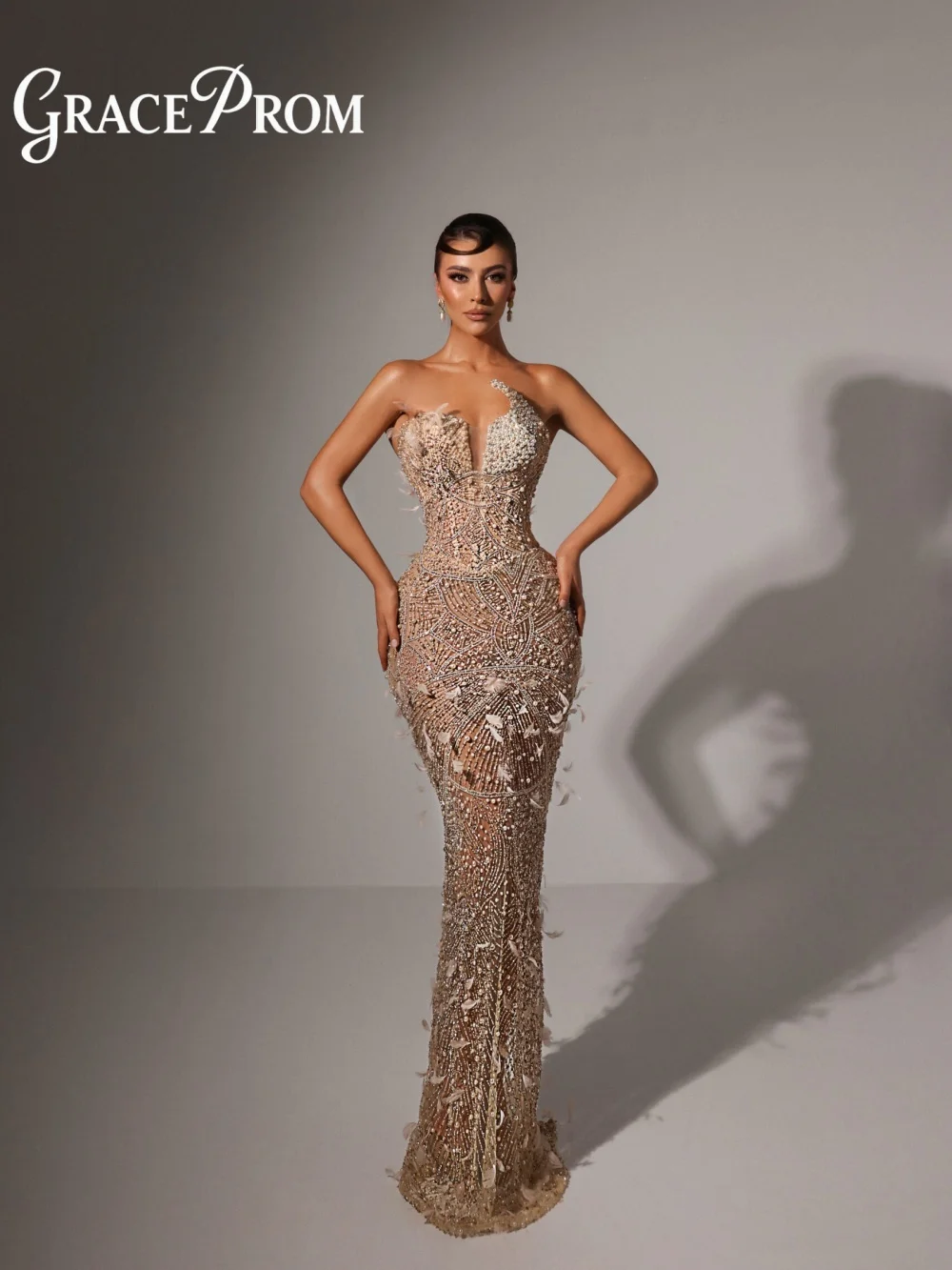 ชุดราตรีไหล่เดียว GraceProm ประดับเลื่อมวิบวับ ชุดราตรีทรงเอไลน์ยาวกรอมพื้น แต่งขนนกอย่างประณีต สำหรับงานปาร์ตี้