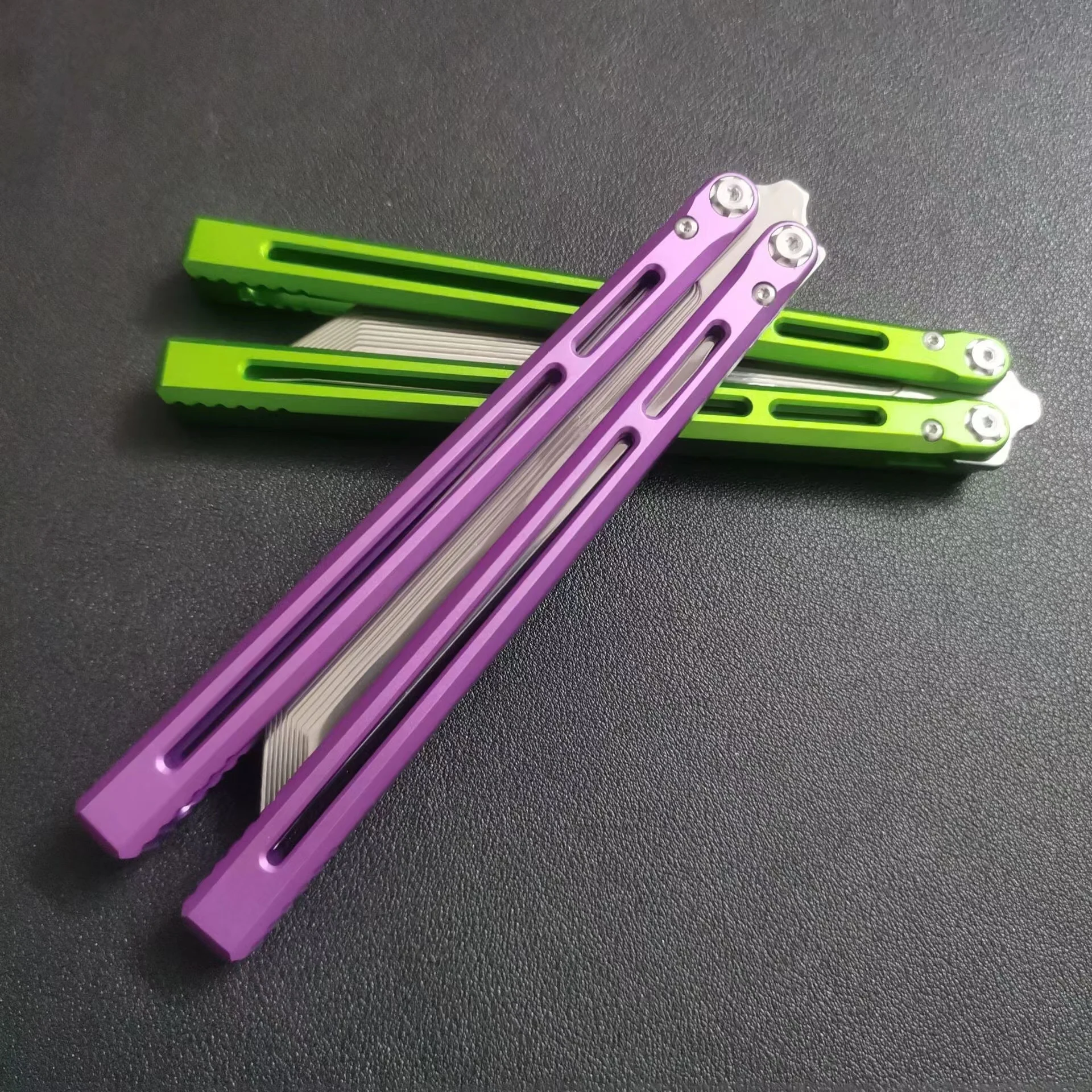 

Yangjiang Telesto Balisong Step Версия с ложным краем, инструмент для переворачивания алюминиевой ручки с каналами для начинающих