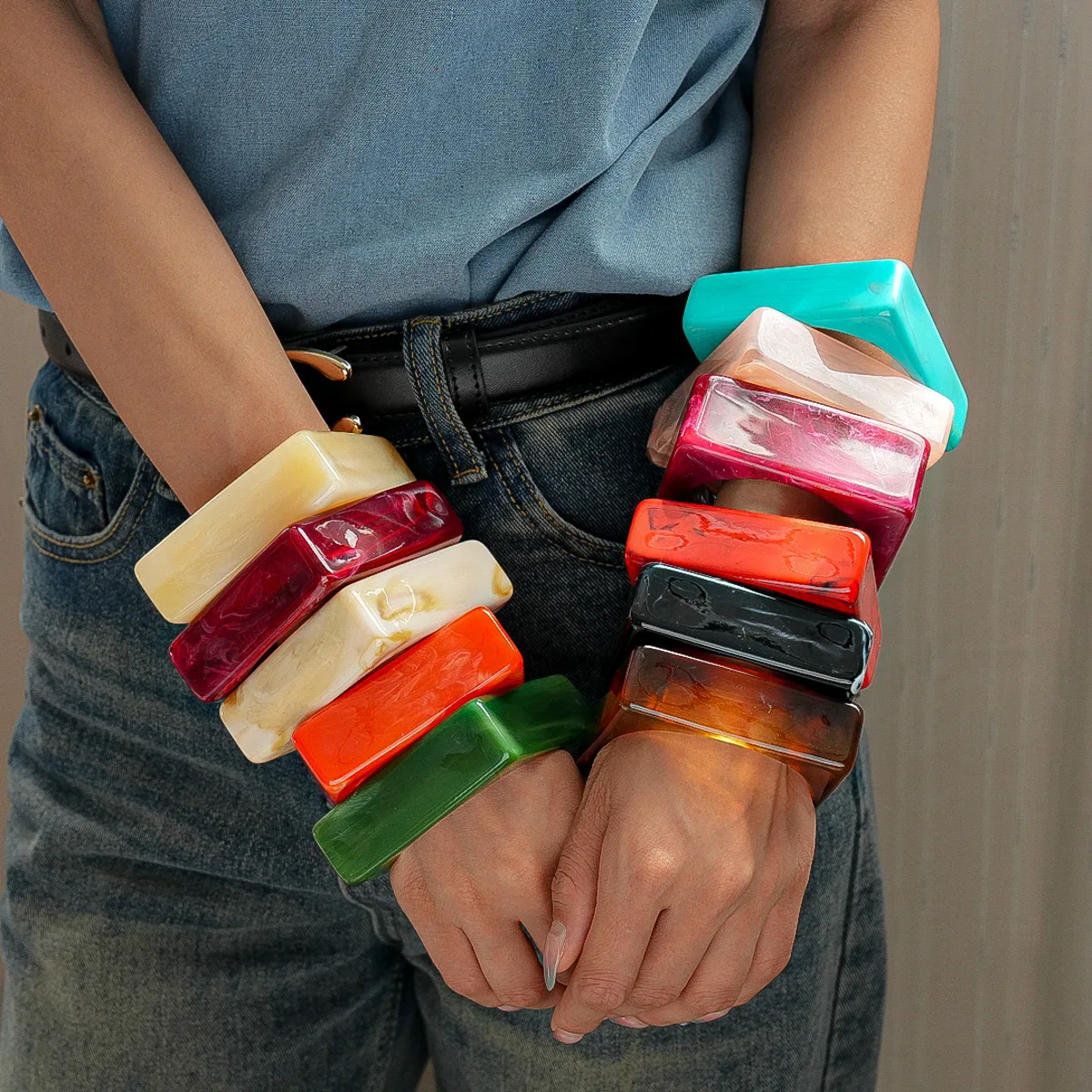 KMVEXO 11 ألوان خمر كبيرة هندسية مربع الراتنج أساور للنساء فتاة ريترو غير النظامية الاكريليك أساور 2025 الرجال المجوهرات