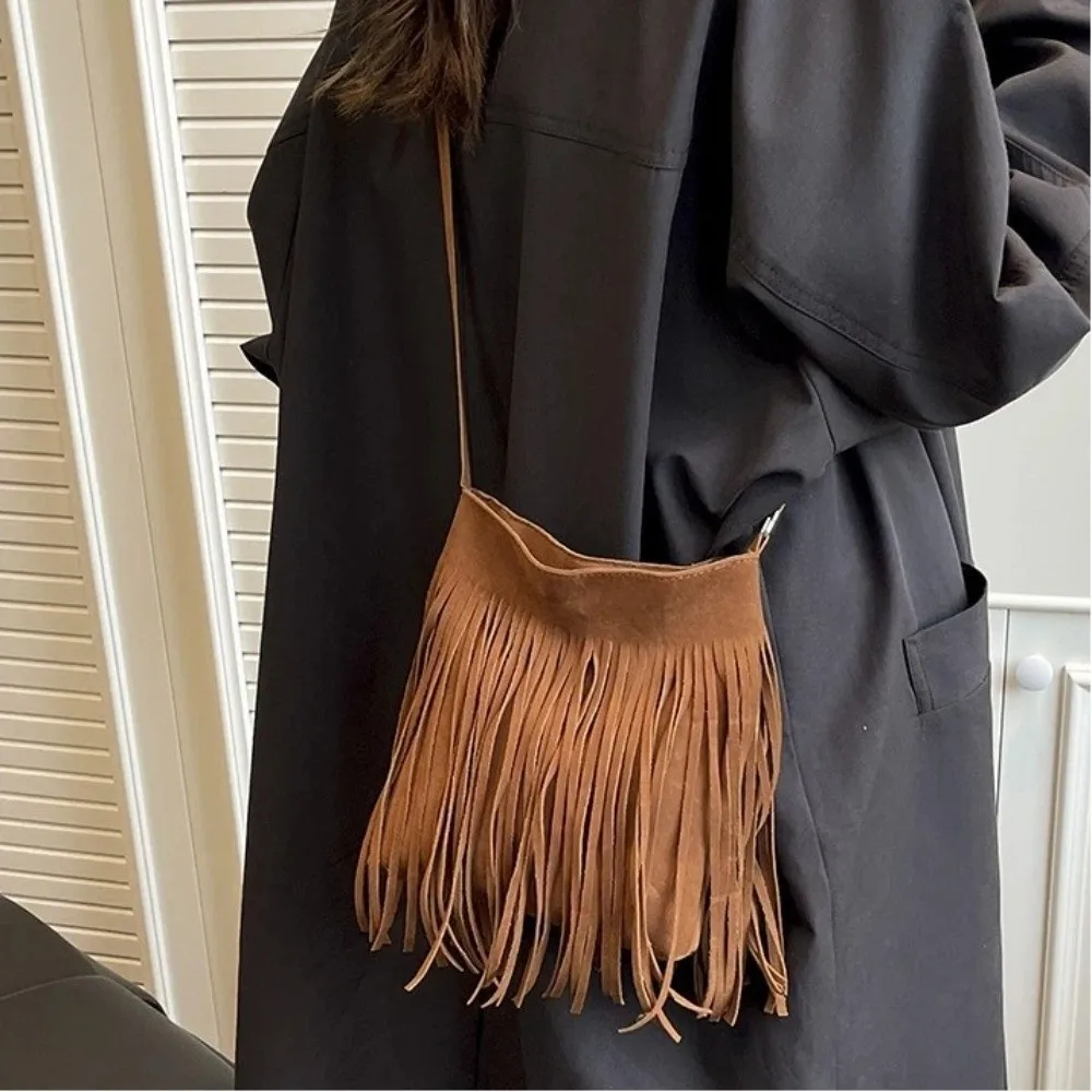 Vintage Suede Fringe Crossbody Bag Boho Style Large Capacity Shoulder Bag Solid Color Adjustable Shoulder Strap Bucket Bag Women