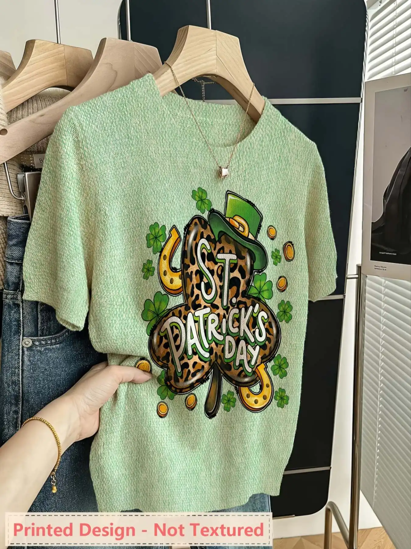 

Женский топ с принтом - Новинка весенне-летнего сезона: модный пуловер с круглым вырезом и коротким рукавом, с цифровым принтом, без текстурной отделки. Стильная женская одежда.