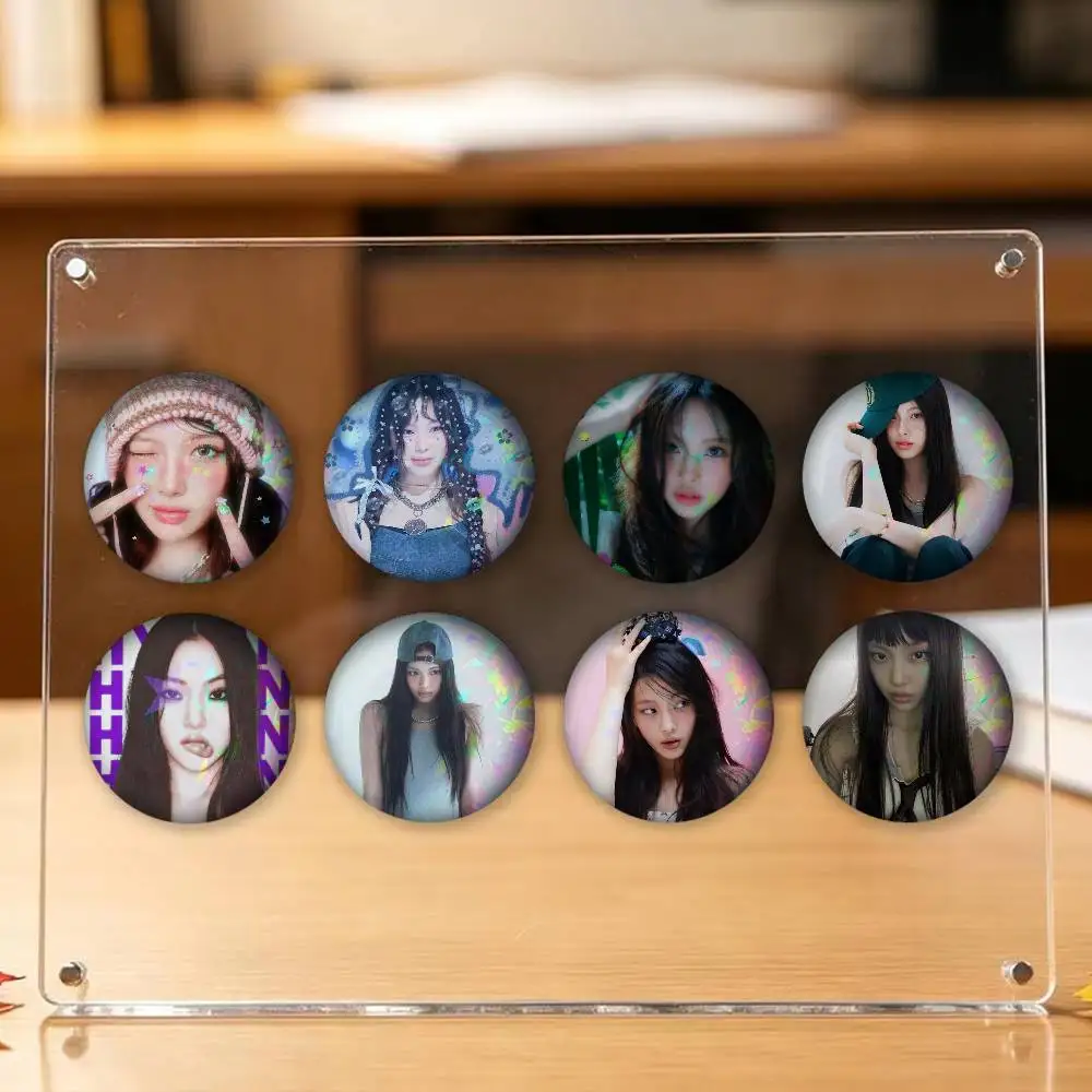Singer H-Hyein Beauty Anime-Foto-Broschen, kreative runde Anstecknadeln, Geschenke, Pins