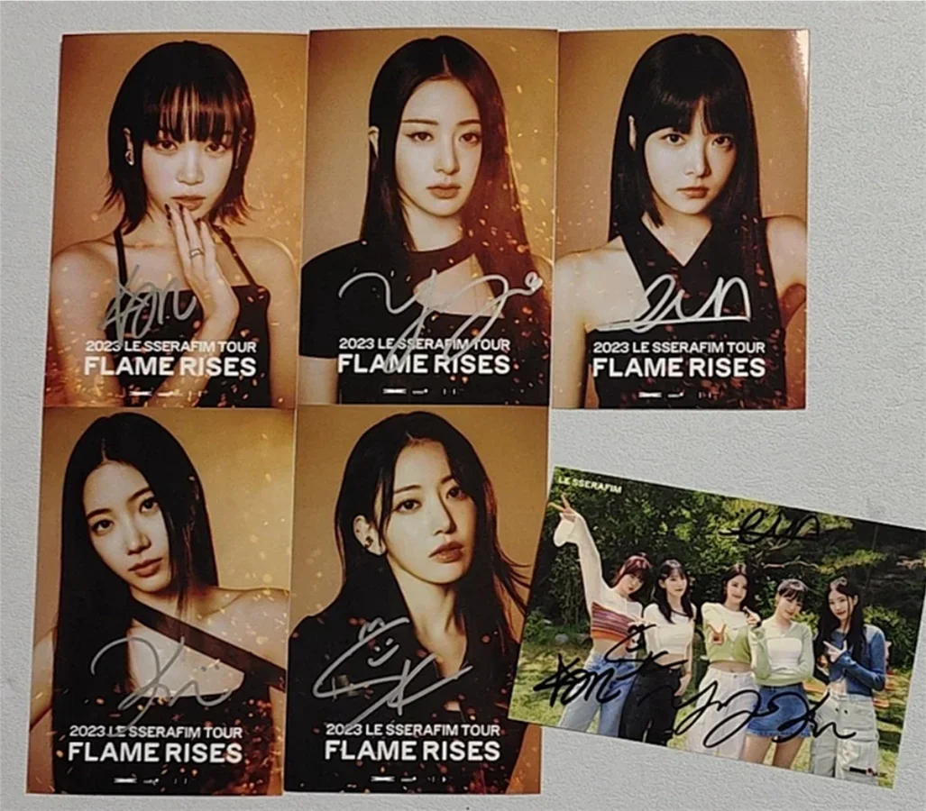 UNFORGIVEN-Signed Photo in Hand Autographed Photo, Miyawaki, Sakura, Kim Chaewon, HUH YUNJIN, KAZUHA, HONG, EUNCHAE, Gift