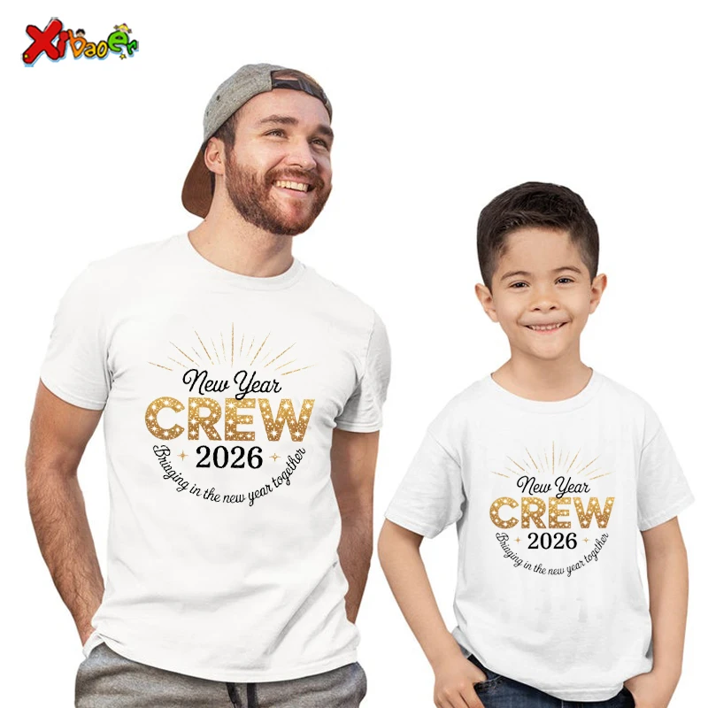 سنة جديدة سعيدة 2026 قميص الأسرة مطابقة وتتسابق للفتيات تي شيرت فرقة الملابس حفلة الطفل التي شيرت ملابس الأطفال الزي