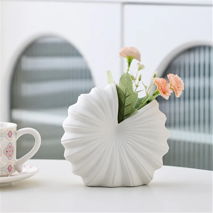 Nordic Fashionable Ceramic Vase White Flower Vases Shell Shape Flower Arrangement Containers Home Living Room Desktop Decoration