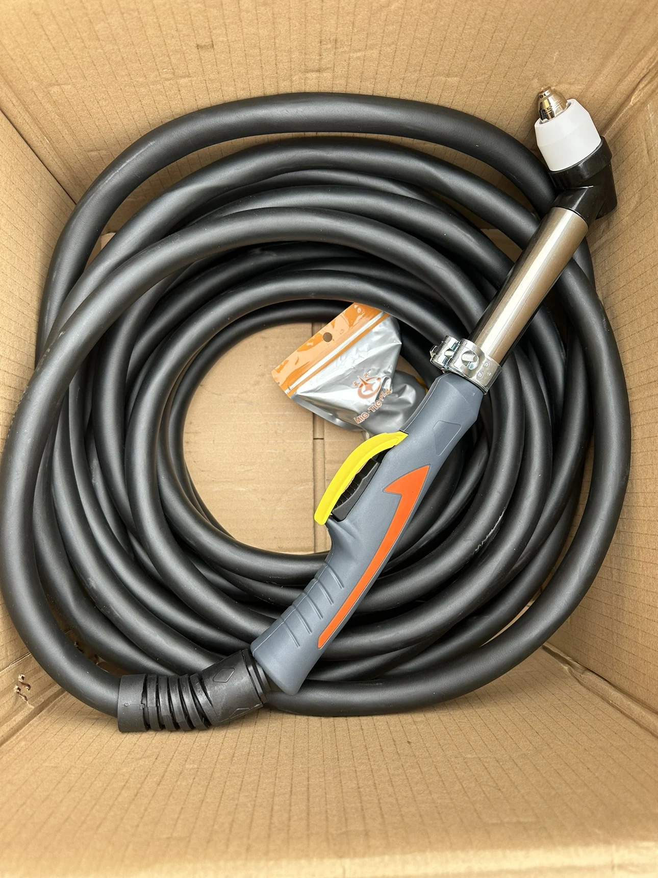 

Plasma cutting gun with wire and trachea integrated high-pressure explosion-proof tube lengthening gun