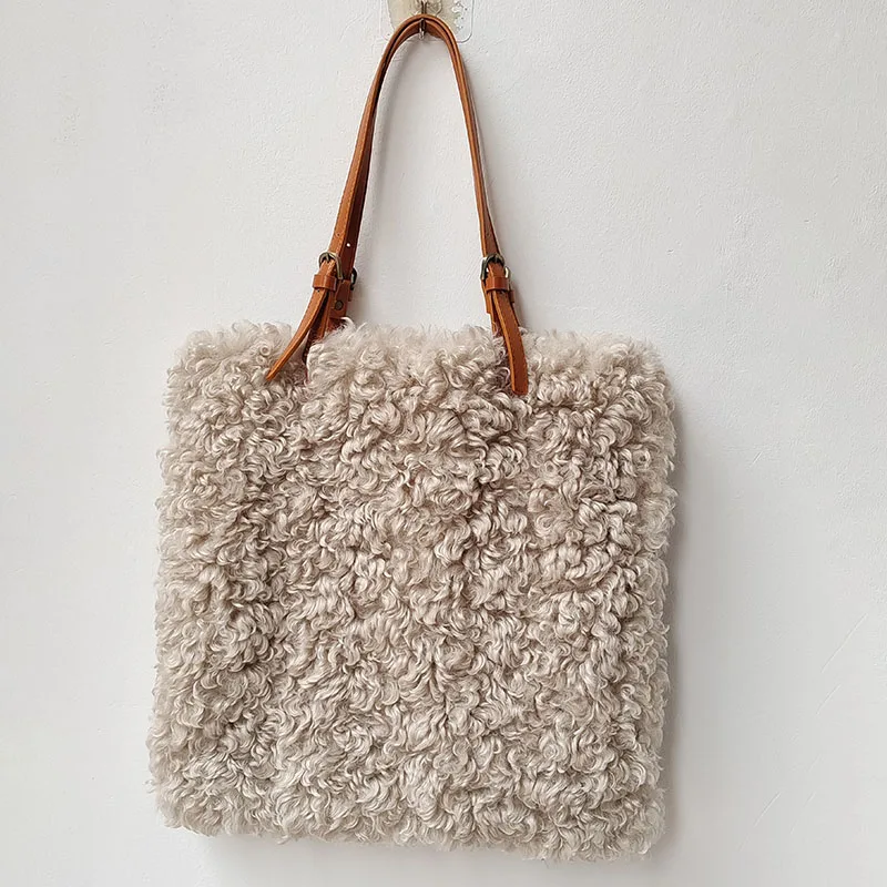 

2025 Новая зимняя роскошная женская сумка из искусственного меха ягненка, модная плюшевая сумка-тоут большой вместимости, высококачественная плиссированная сумка на плечо из искусственного меха