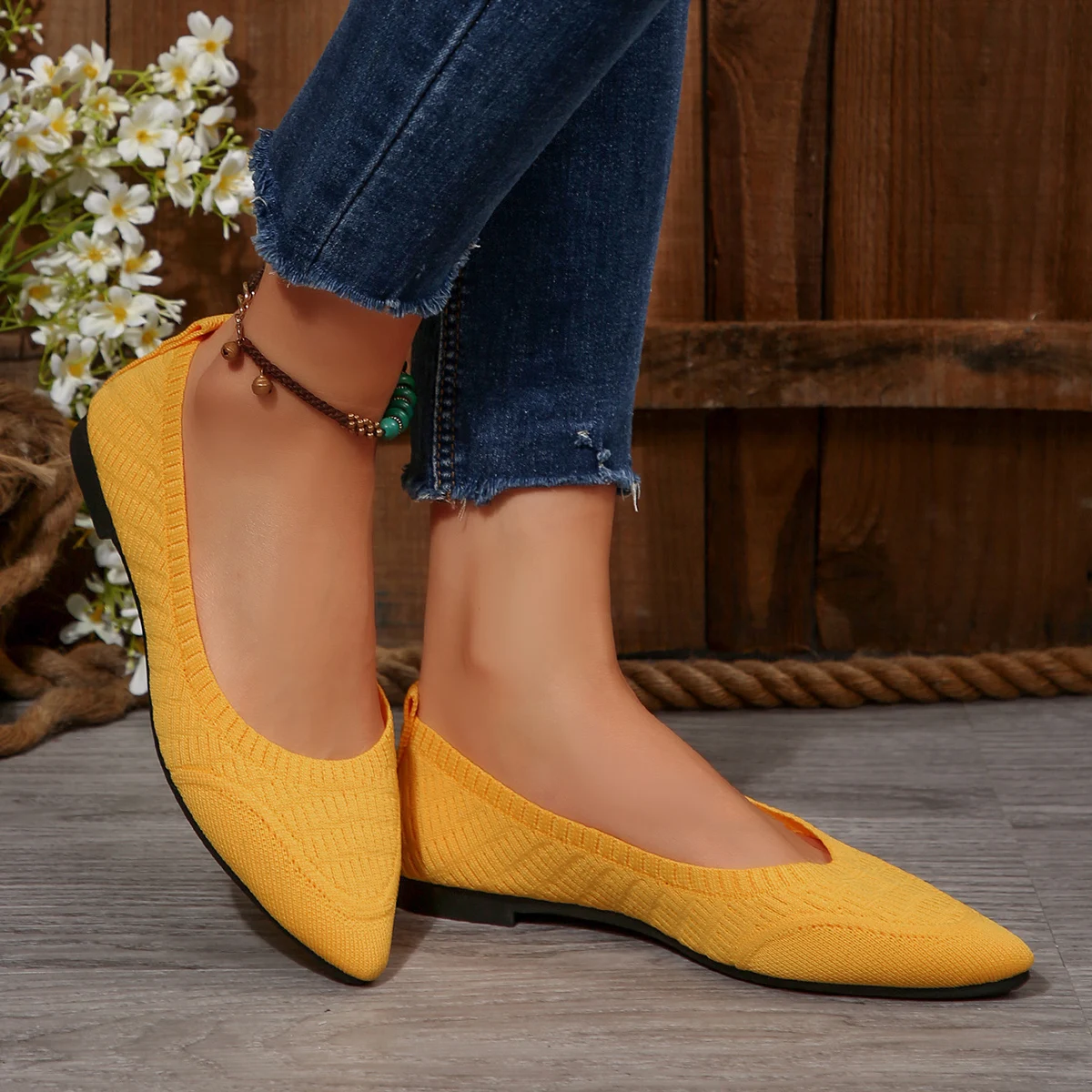 

2025 женские новые туфли на плоской подошве в стиле ретро, модные удобные прогулочные туфли большого размера с острым носком, эластичные вязаные туфли для лица