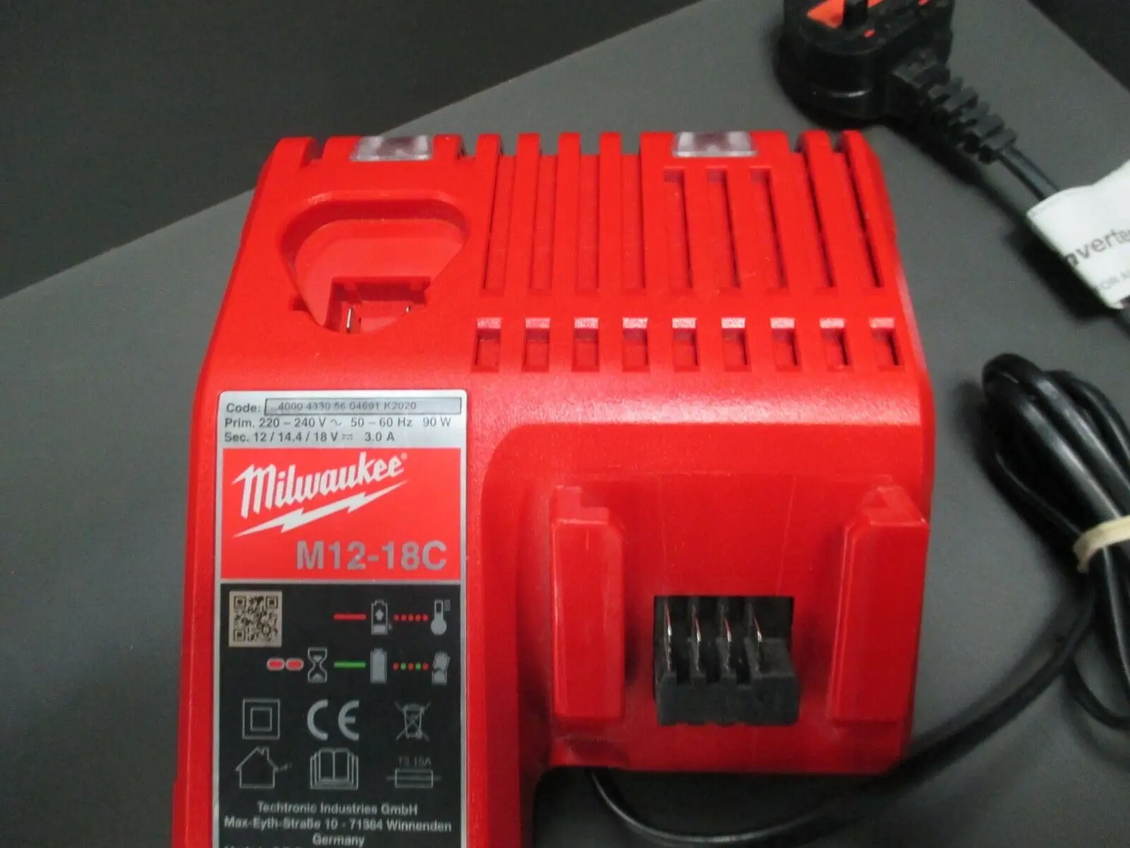 Imagem -03 - Twin Port Battery Charger Genuine 12v-18v 149547 Milwaukee-m1218c