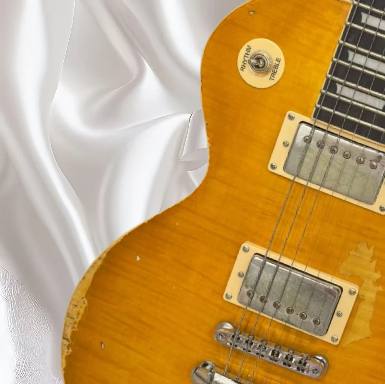 

Custom heavy relic electric guitar, 6 strings, yellow color, vintage pickups, golden knobs, available in stock, real pictures