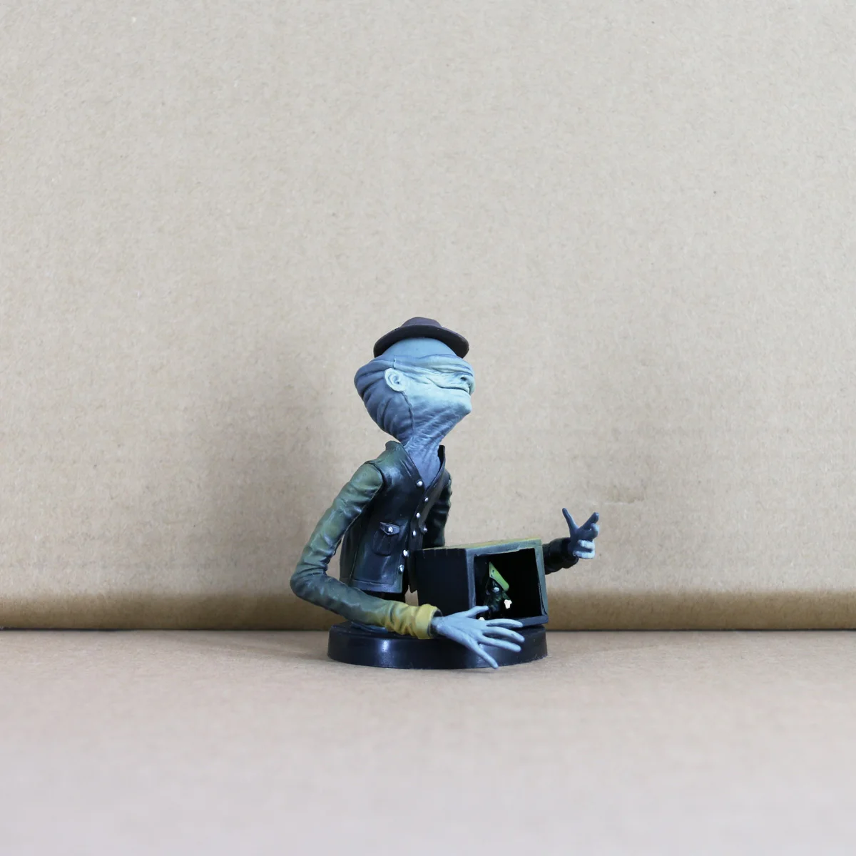 لعبة إبداعية أنيمي ليتل كوابيس الحرس رجل نموذج الشكل ديكور تمثال لعبة هدية #3