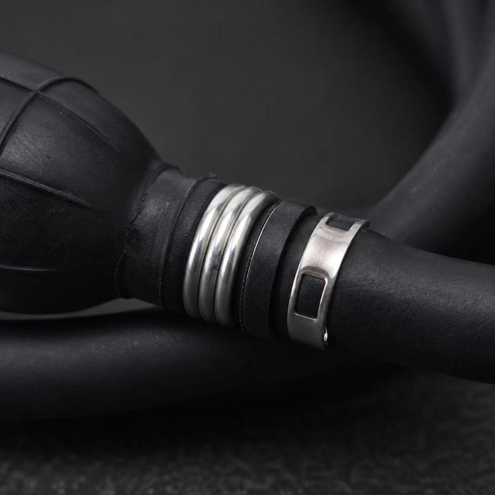 Primer Bulb with Hose Barbed Rubber Fuel Line with Bulb Hand Primer Pump Cordless for Boat Owners, Engine Maintenance