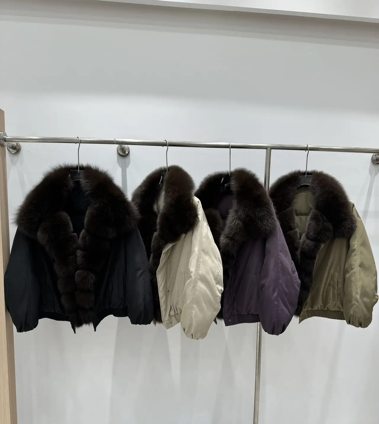 سترة نسائية لخريف وشتاء 2025 90% سترة بيضاء مبطنة من فراء الثعلب الطبيعي الكبير معطف نسائي قصير من الريش منتفخ #5