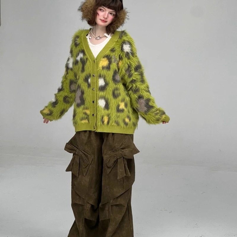 Jesienno-zimowy sweter damski w delikatny wzór panterki, luźny, uniwersalny kardigan z dekoltem w serek w stylu amerykańskim retro, ciepły.