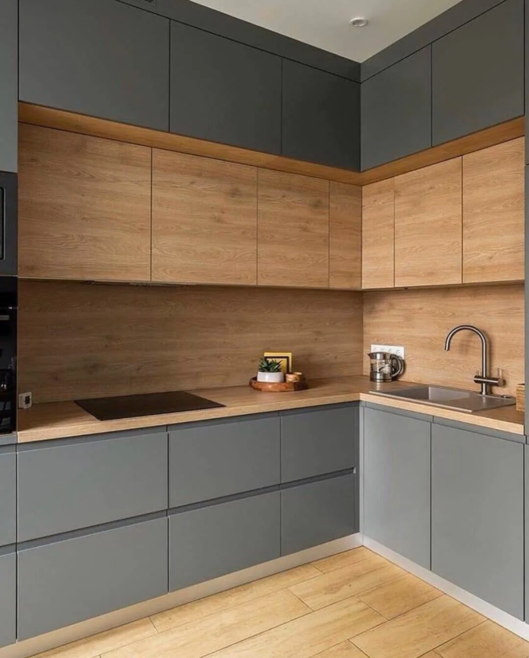 ^Custom Modern Solid Wood Built-in Kitchen Cabinet with Integrated Refrigerator Compartment and Quartz Countertop