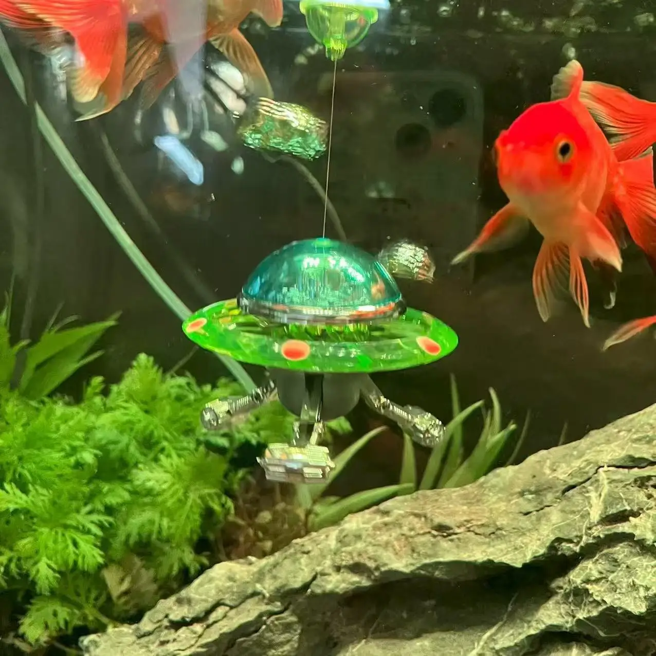 

Suspended UFO Aquarium Statue World of Tanks Decorative Fish Tank Ornaments Background Float Aquarium decoration Landscape Tools