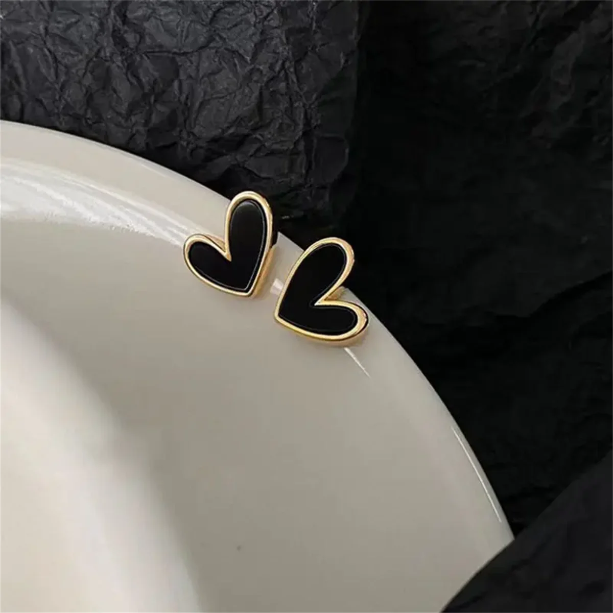 New Black Love Earrings Female Autumn and Winter Niche Design Earrings