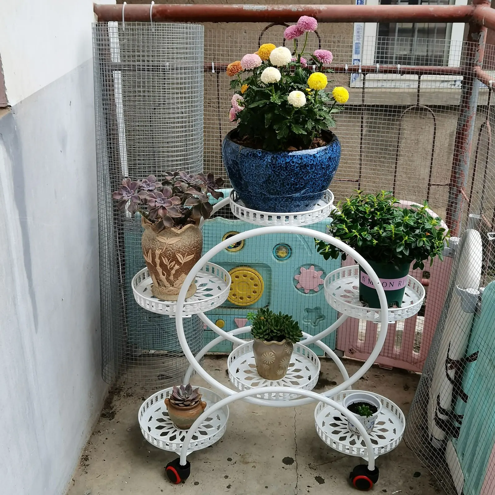 Plant Stand with Multi-Tier Staggered Design, White Iron Frame, Corrosion and Rust-Resistant, Easy to Move with  Wheels,