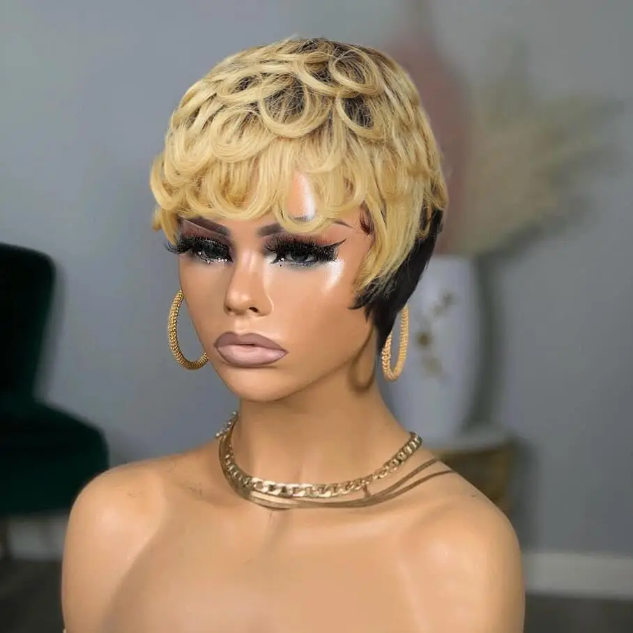 شعر مستعار بشري بقص عابث قصير أسود وأحمر 30 لون مجعد مع غرة، شعر مستعار طبيعي مموج بطبقات كاملة مصنوع آليًا للنساء