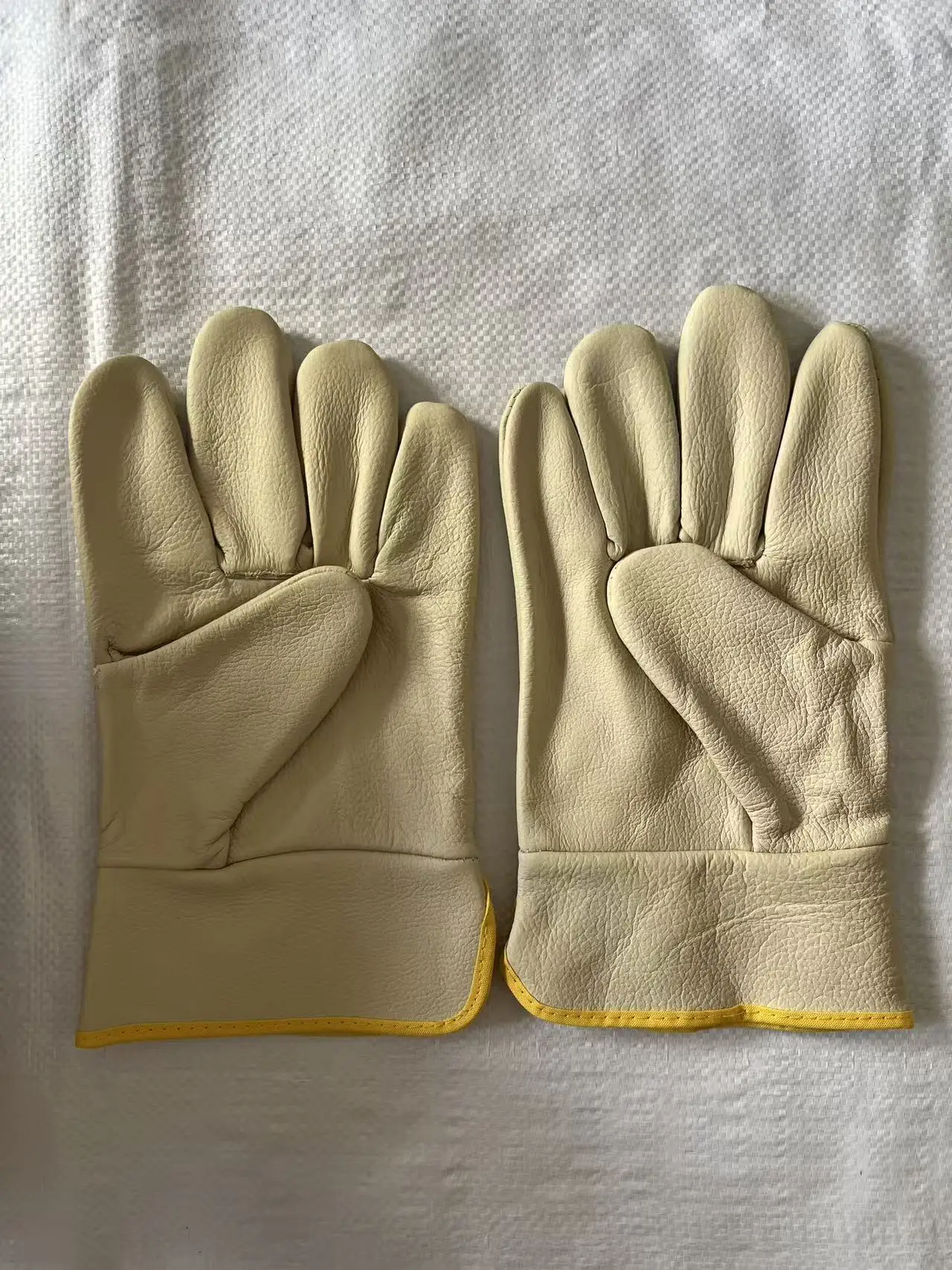 

Сварочные перчатки из натуральной яловой кожи, термостойкие и устойчивые к истиранию для сварки, гриля, садоводства и проектов DIY