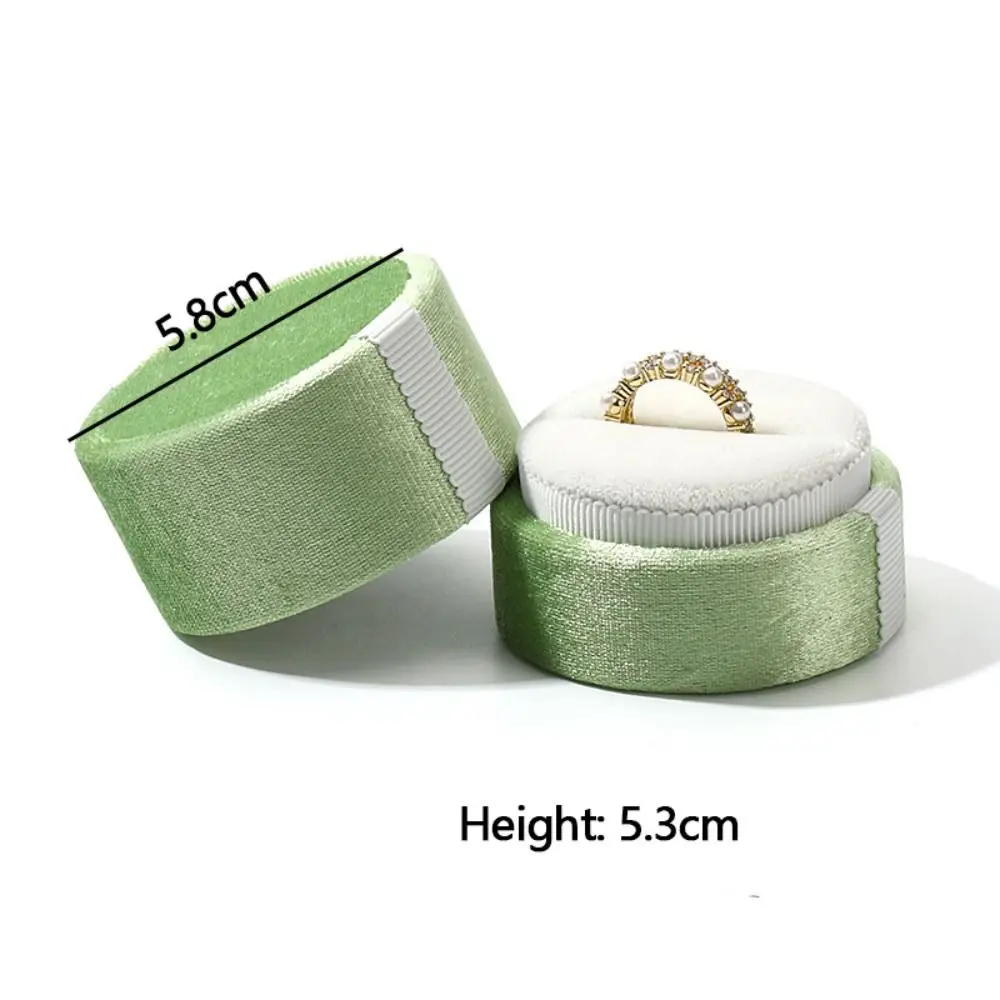 กล่องบรรจุภัณฑ์เครื่องประดับทรงกระบอกใหม่หรูหราพร้อมฝาแหวนถอดได้กล่องเก็บแบบพกพากำมะหยี่สำหรับงานแต่งงาน