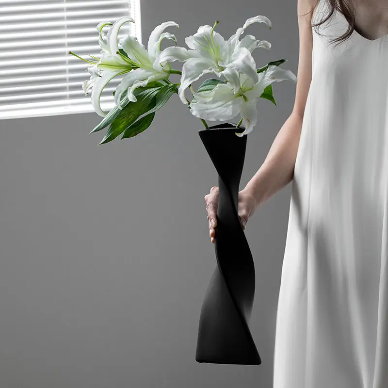 

Simple Ceramic Vase Creative Entrance Desktop Ornament Aesthetic Spiral Rotation Flower Bottle Desktop Decoration Ornament