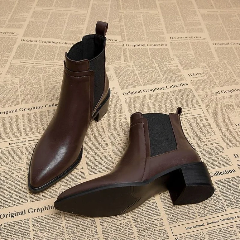 

2025 New Women's Chelsea Boots for Autumn/Winter - Pointed Toe Ankle Boots, Leather Mid-Heel Pumps, French Retro Short Boots
