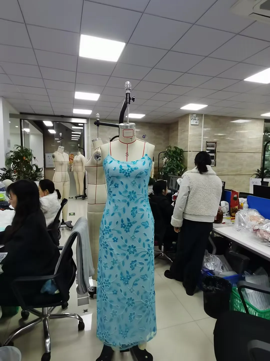 Kobiety Seksowna sukienka z cekinami z koralikami Sparkly Maxi Dress y2k Coquette Square Neck Floral Cami Side Split Glitter Bodycon Long Dress Clubwear