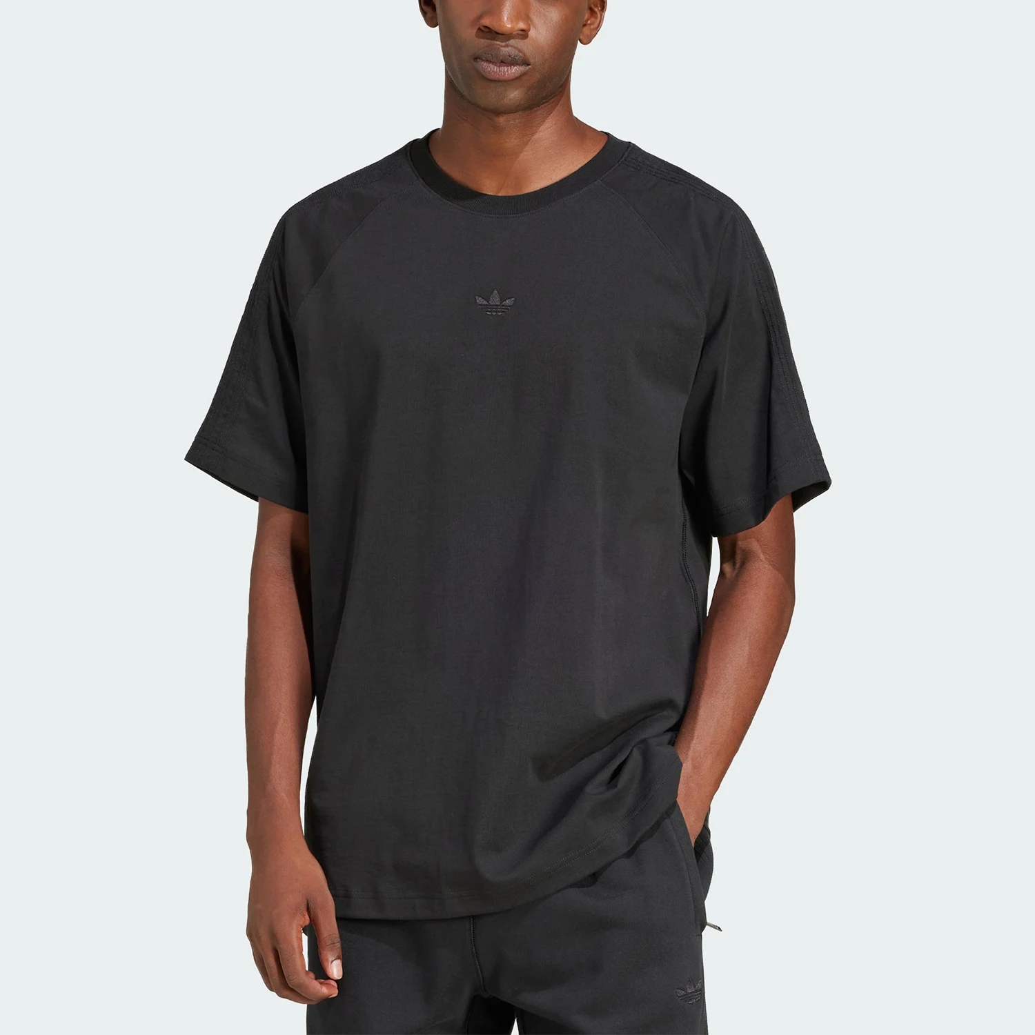 

Adidas genuine Three Stripes Men's Round Neck Contrast Loose T-shirt JC9570