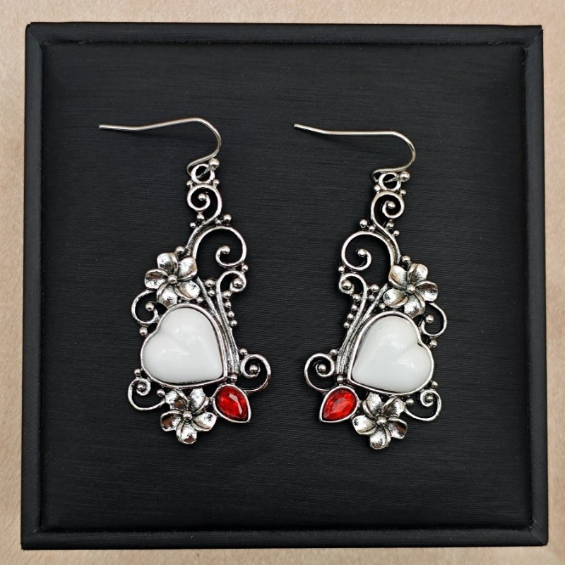 Vintage Hollowed Out Carved Heart-shaped Pendant Earrings, Suitable for Giving As Anniversary Gifts To Wives and Mothers
