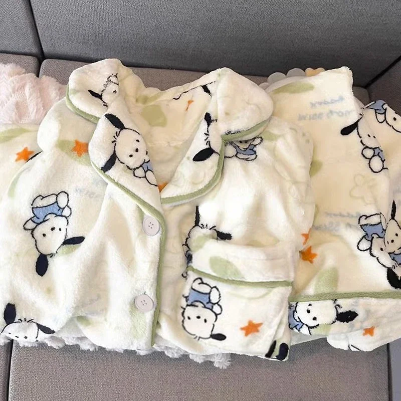 Sweet and cute Snoopy ladies new Japanese cartoon print thickened soft and comfortable skin-friendly coral velvet home wear set