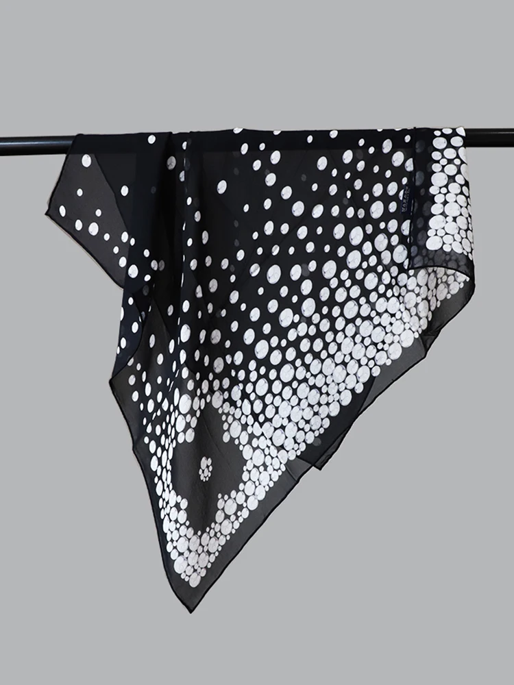 クレセントドット-ジョーゼット-シルクスカーフ-薄い黒白マルベリーシルク-65cm-スクエアペタル-夏限定-ファンのお気に入り