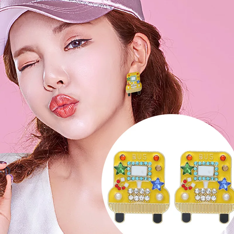 Bus bus stud earrings women's Korean version diamond-encrusted earrings, popular jewelry earrings, a new cross-border accessorie